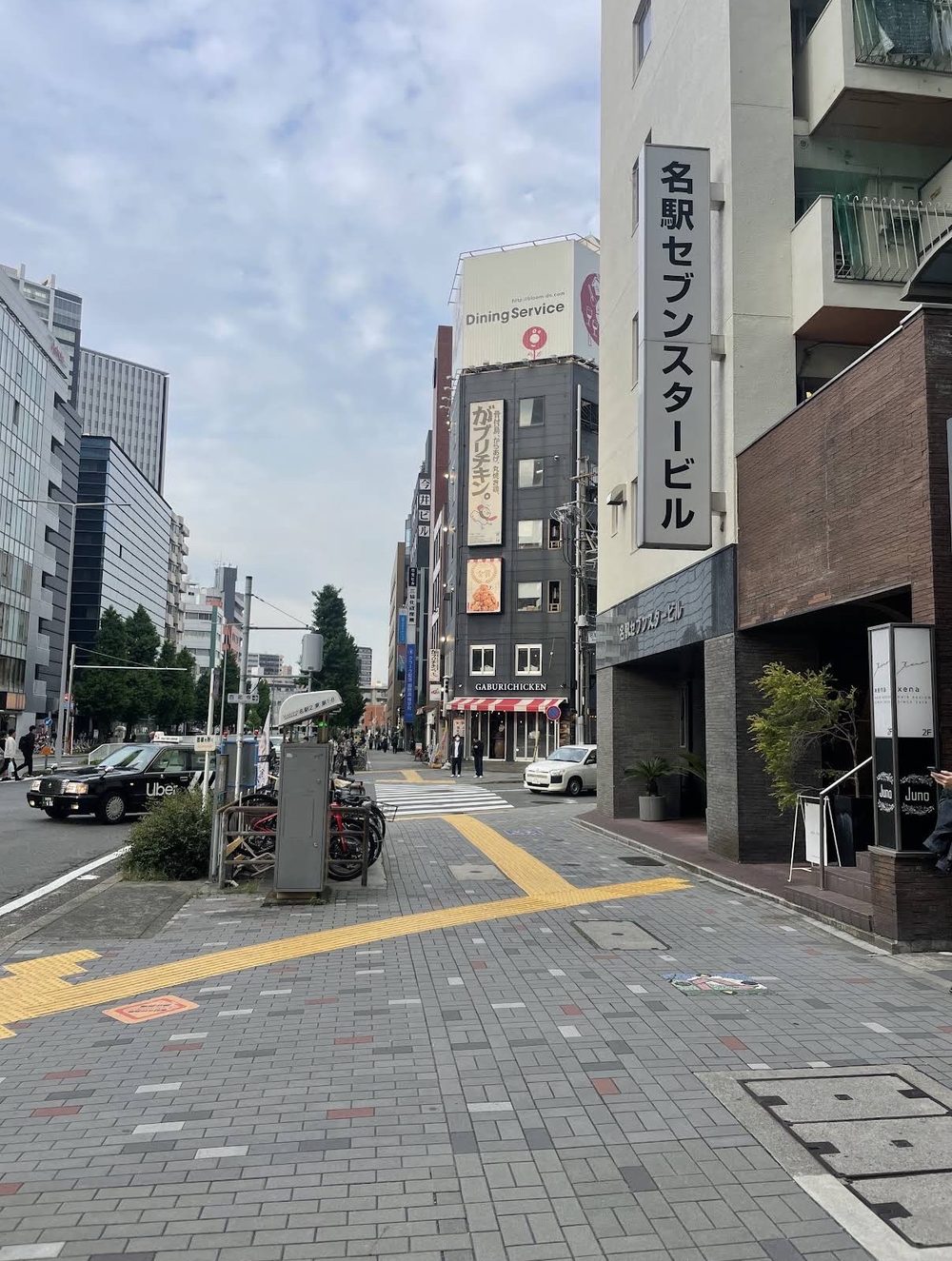 lum 名古屋駅店が入る建物の外観